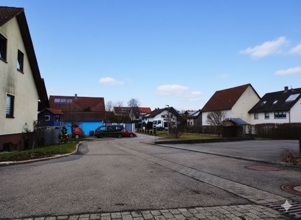 Haus mit großer Garage in Wolfenhausen