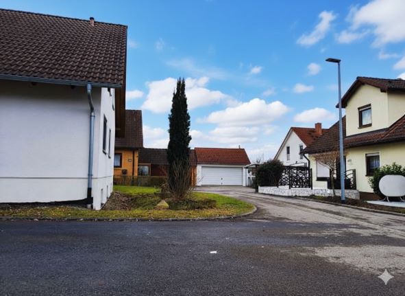 Haus mit großer Garage in Wolfenhausen