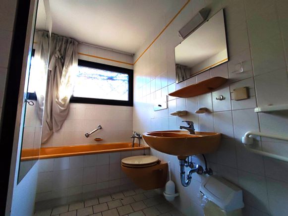 Badezimmer mit Wanne