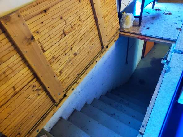 Haus kaufen Rottenburg Treppe zum Unterbau