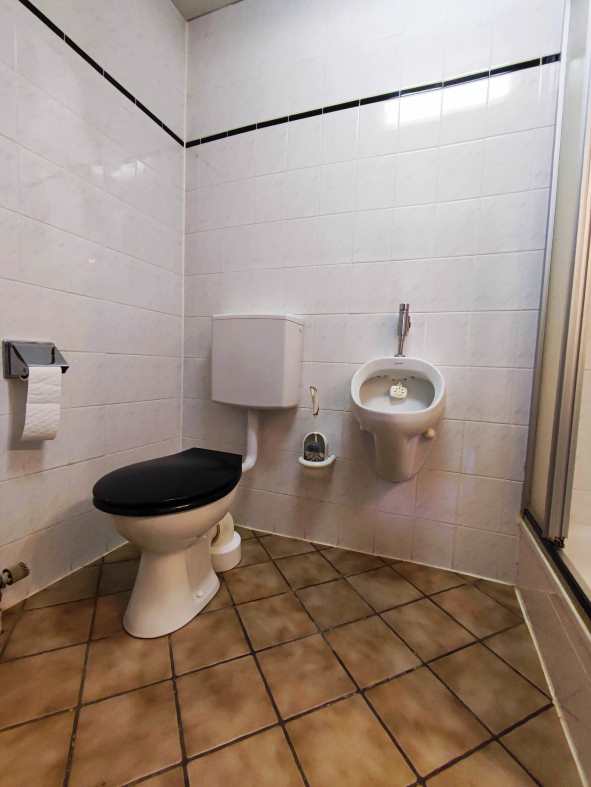 Badezimmer in der Einliegerwohnung mit 