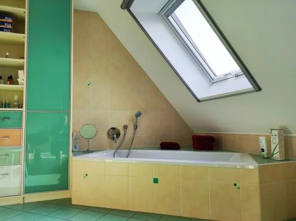 Komfortables Badezimmer mit hochwertiger Ausstattung.