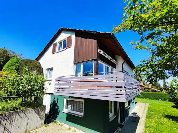 Terrasse mit angrenzendem Gartenanteil zur Einliegerwohnung – Haus Rottenburg