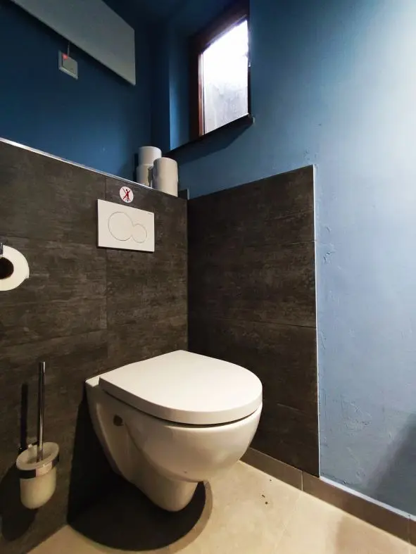 WC im Untergeschoss des Hauses