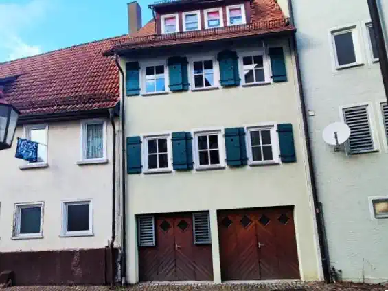 3-Zimmer-Wohnung in 
Rottenburg zu vermieten.