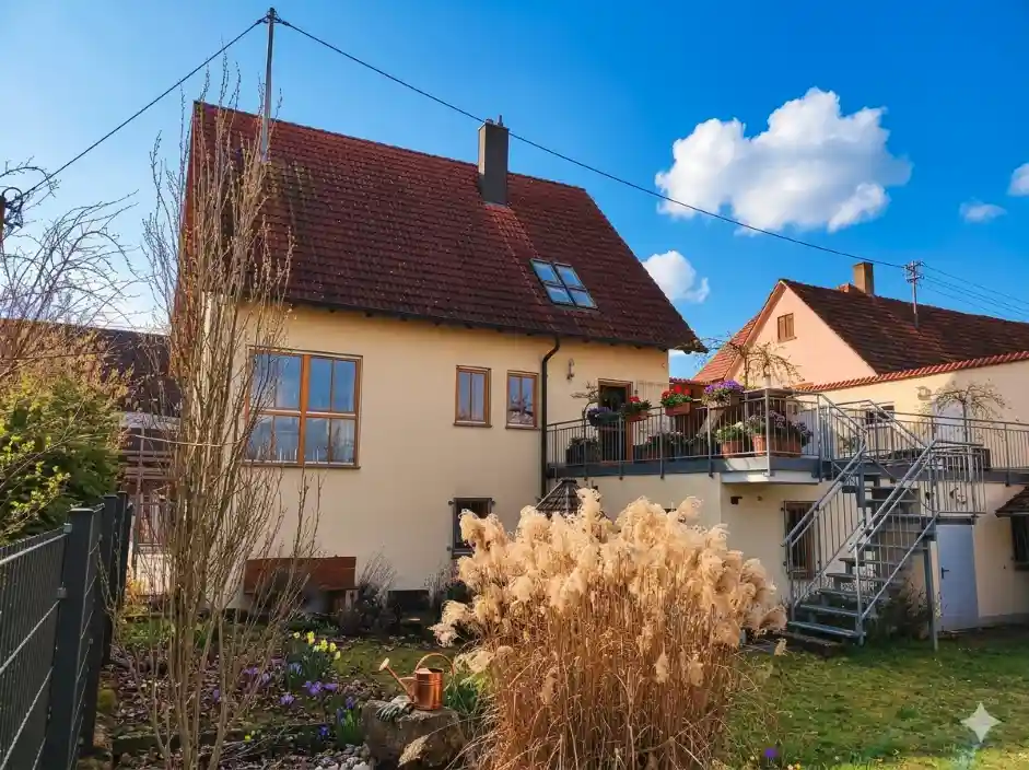 Wohnung Rottenbug kaufen, 5-Zimmer-Wohnung mit Gartenanteil und Garagenstellplatz.