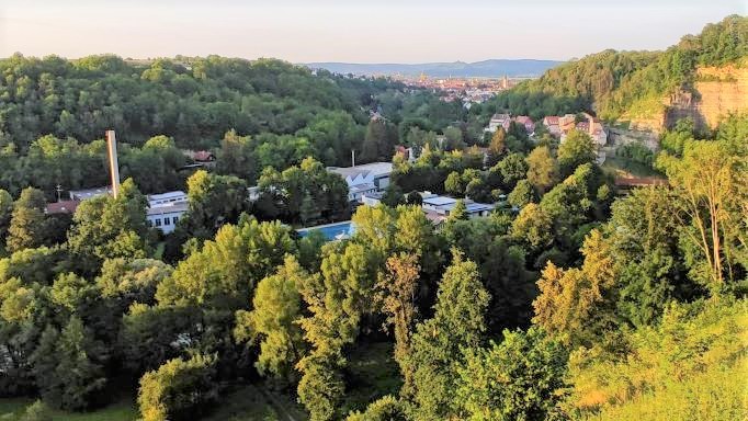 Wundschön in das Neckatal eingebettet, unser Freibad in Rottenburg.
