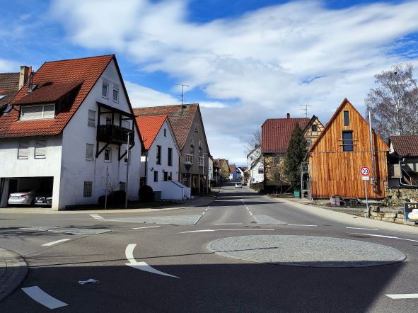 Stuttgarter Straße Ergenzingen Kreisverkehr